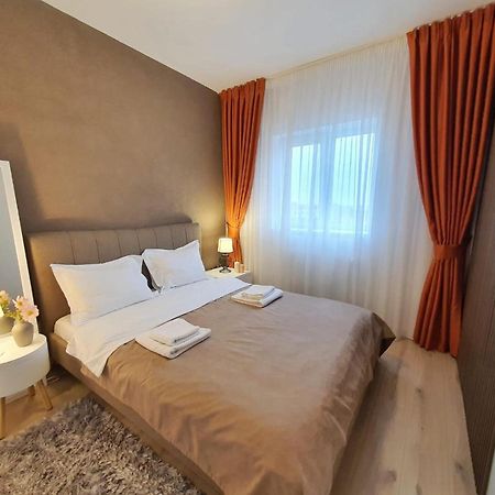 Elias Central Apartment - 2 Bedrooms & Free Parking Oradea Exteriör bild