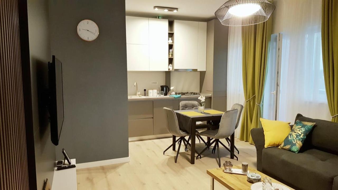 Elias Central Apartment - 2 Bedrooms & Free Parking Oradea Exteriör bild