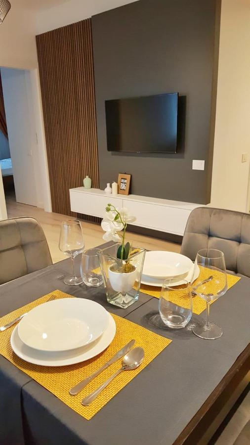 Elias Central Apartment - 2 Bedrooms & Free Parking Oradea Exteriör bild