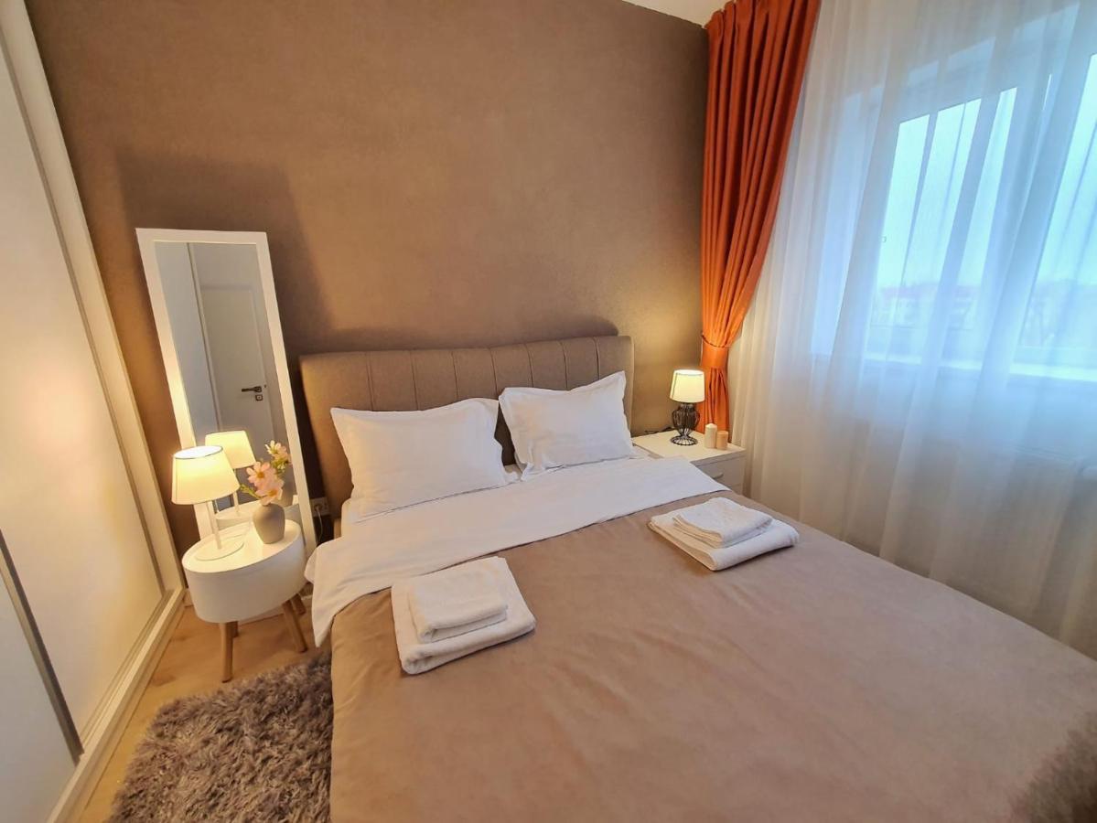 Elias Central Apartment - 2 Bedrooms & Free Parking Oradea Exteriör bild