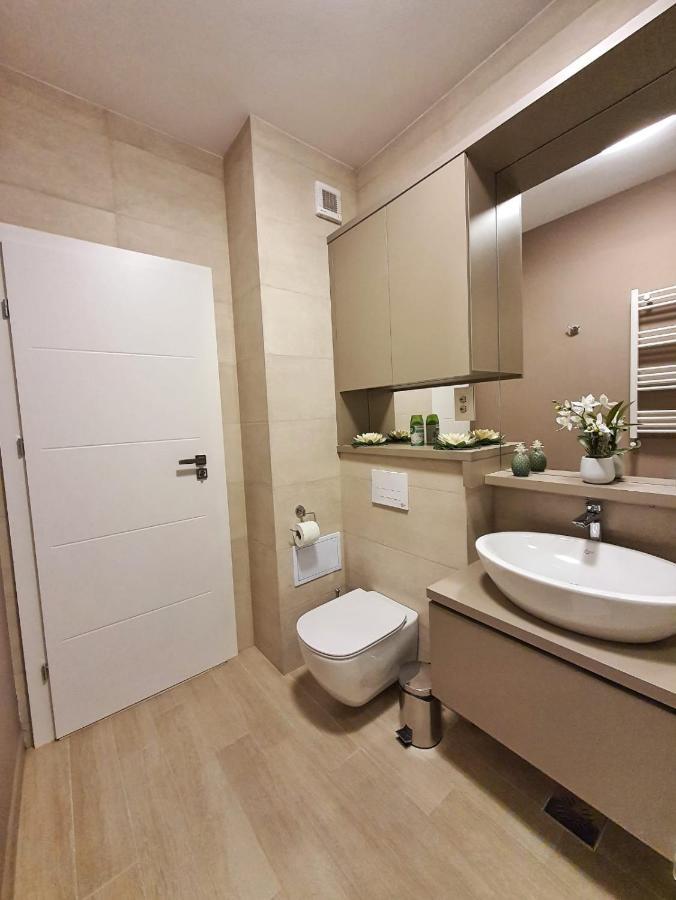 Elias Central Apartment - 2 Bedrooms & Free Parking Oradea Exteriör bild